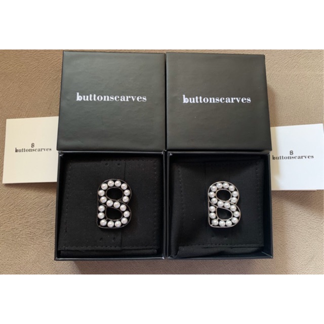 Buttonscarves Pearl Brooch