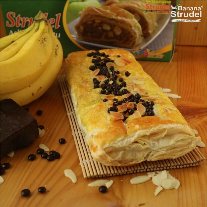 

Banana Strudel Malang Choco Almond Apel Original Strudel Oleh Oleh