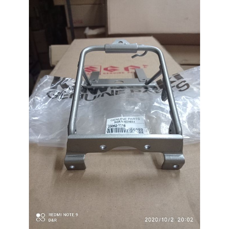 brakcet dudukan lampu ninja ss lampu bulat asli 23062-1116 ori original kawasaki  100%