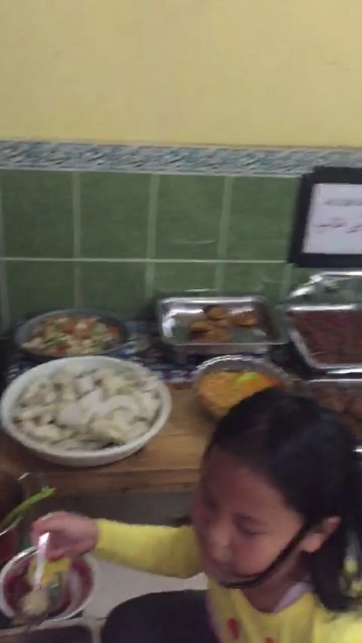 Tempat Makan Prasmanan Tutup Kaca Paket 2 Set- Silver