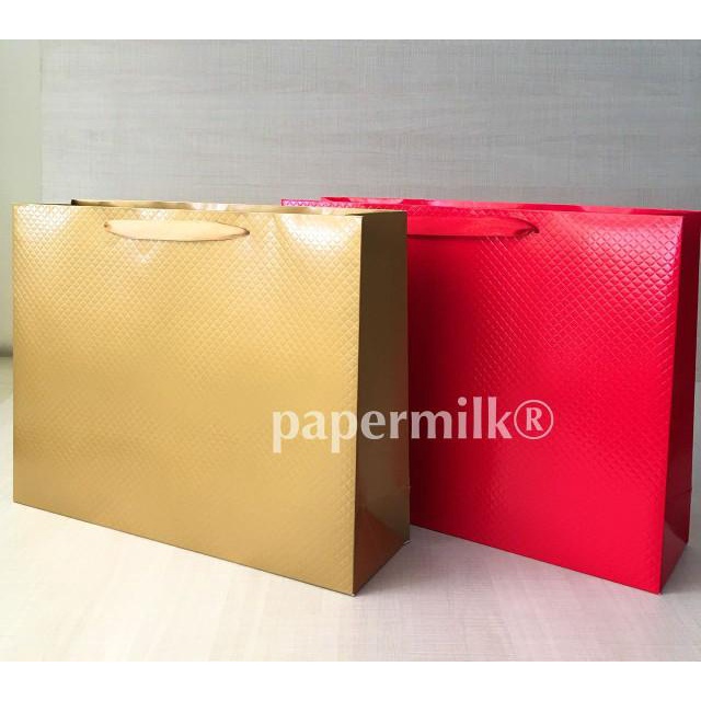 

Wrap Paperbag 33.14.26 E-Gift2 By Papermilk, Paperbag Embossed Merah & Emas