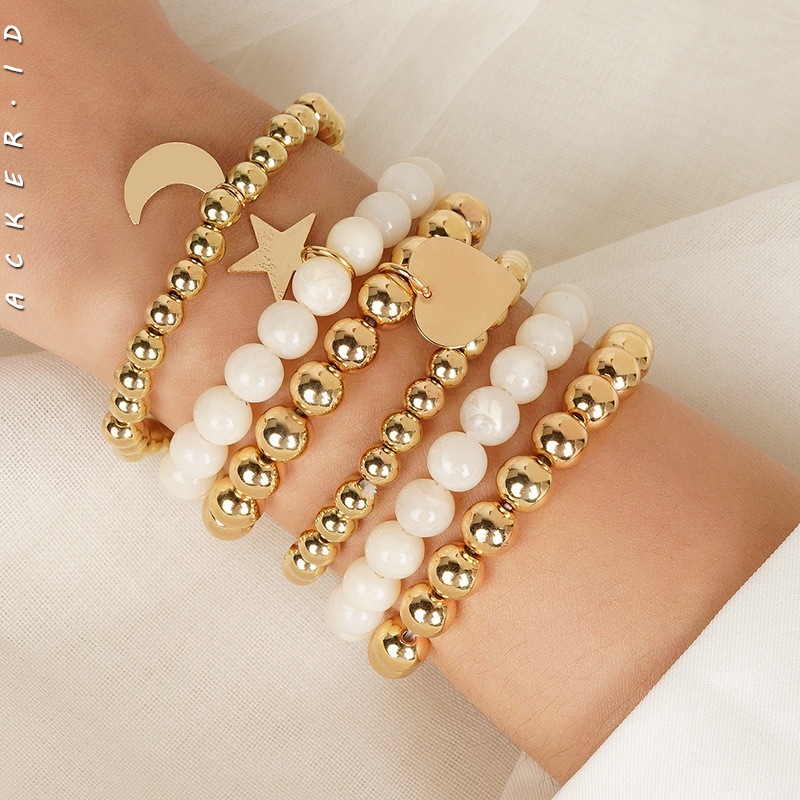 6pcs / Set Gelang Multilayer Liontin Manik-Manik Bulan Bintang Hati Bahan resin Warna Emas Untuk Wanita