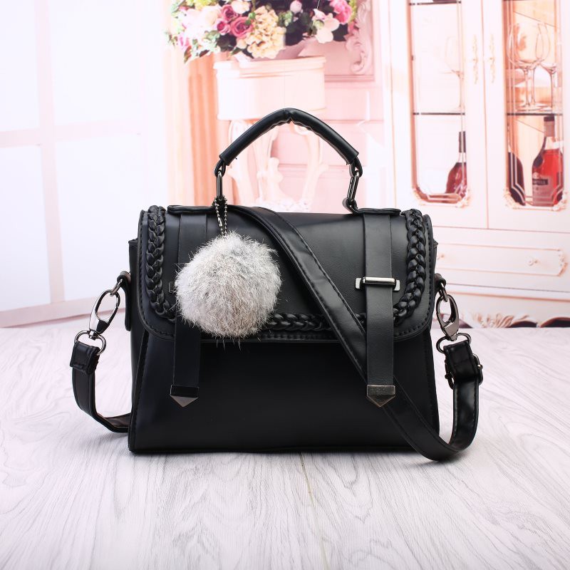 TAS SELEMPANG HITAM SATCHEL FREE GANTUNGAN MODEL KEPANG RAJUTAN WANITA