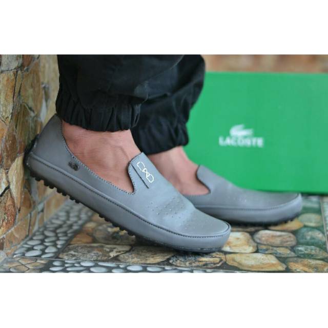 Big Sale Sepatu Cowok Pria Terlaris Lacoste Slip On Paling Banyak Dimanti Laki Gaya Santai