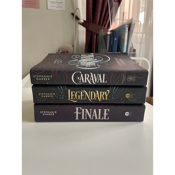 Preloved English Novel Caraval Series - Stephanie Garber