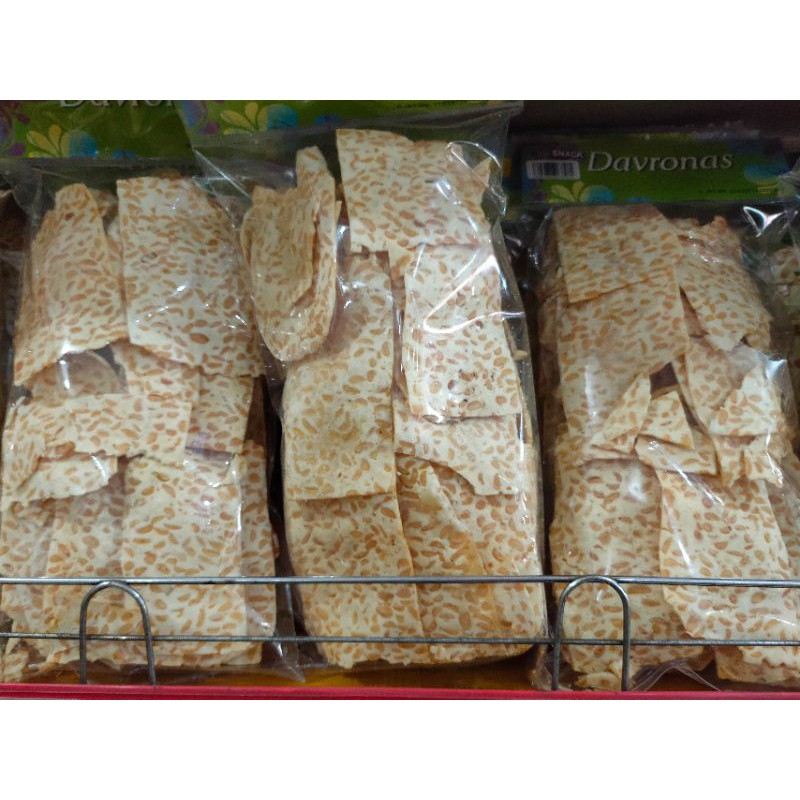 

Tempe sagu kotak 235 gram / keripik tempe kerupuk oleh oleh khas magelang jogja temanggung wonosobo