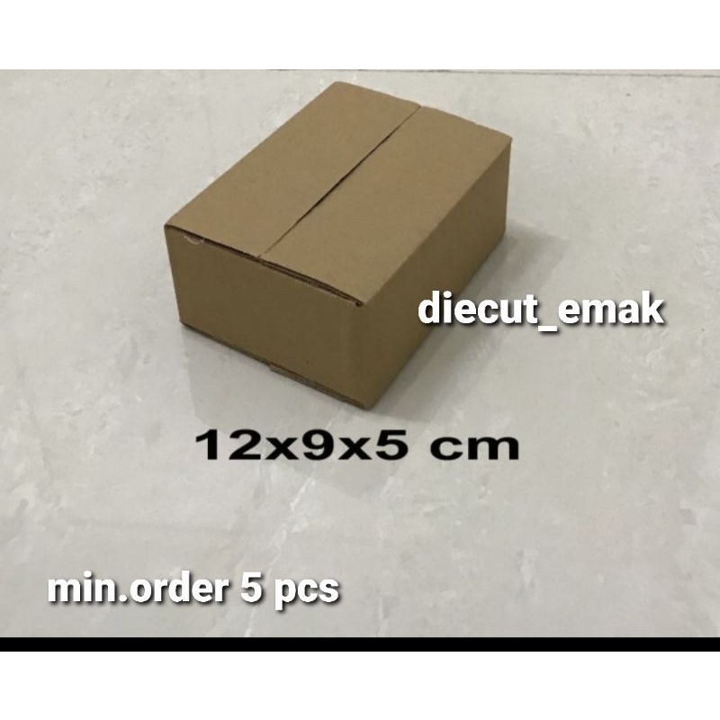 

Kardus / box / uk. 12x9x5 cm / karton packing polos baru ST