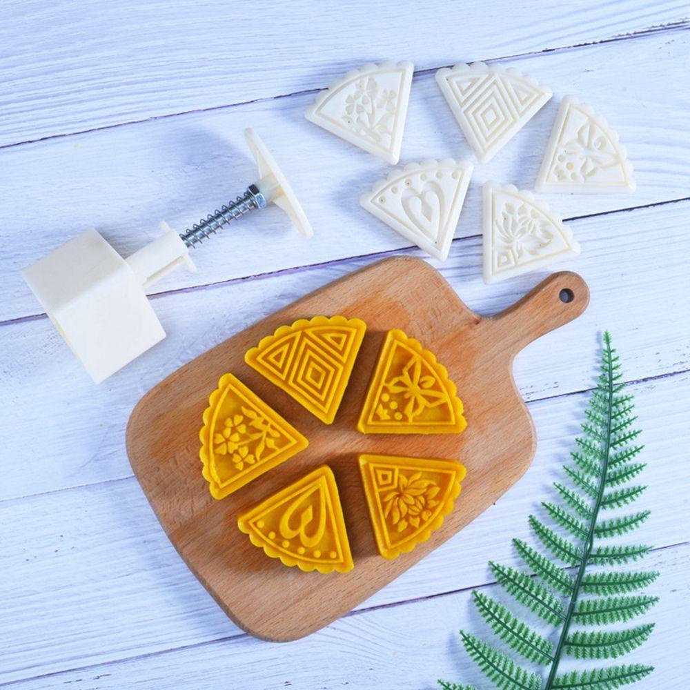 [Elegan] Cetakan Mooncake DIY Suit Ice Skin Segitiga Bunga Potongan Push Type Dessert Baking Tools