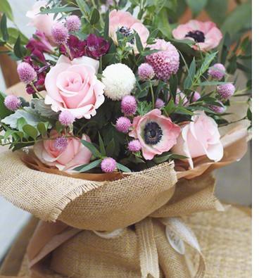 

Banyak Peminat KARUNG GONI / BURLAP KERTAS BUNGA (1 ROLL)/ FLOWER WRAP/ PEMBUNGKUS BUNGA HAND BOUQUE