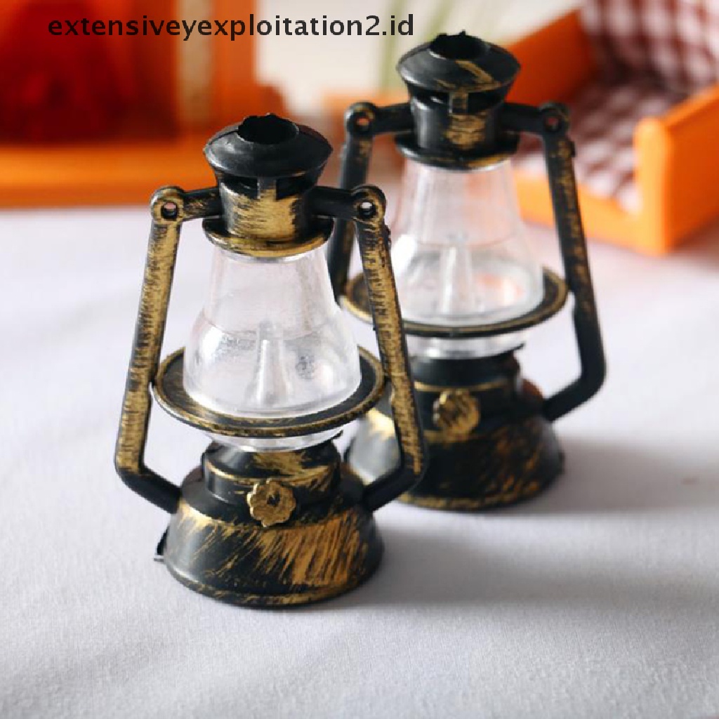 Miniatur Lampu Minyak Tanah Retro Warna Hitam Skala 1: 12 Untuk Rumah Boneka