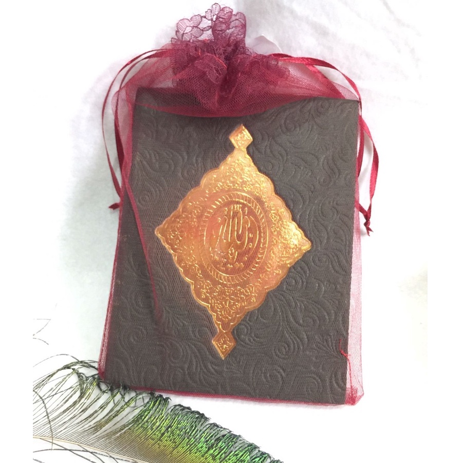 

Kain Tile Yasin Pembungkus Souvenir Yasin Kain Tile Kemasan Souvenir Ukuran 25,5 Cm X 14 Cm