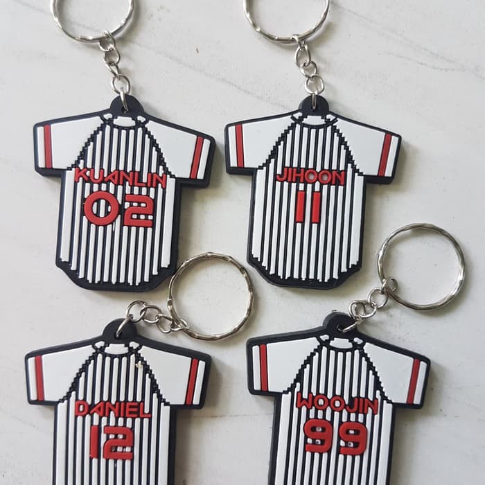 WANNA ONE JERSEY KEYCHAINGANTUNGAN KUNCI KPOP