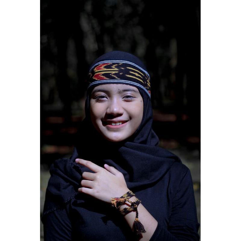 Ikat Kepala Tenun Motif Dayak