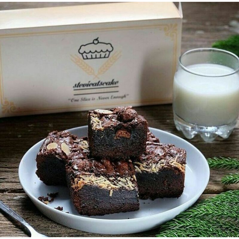 PROMO JUNE B -  FUDGY BROWNIES