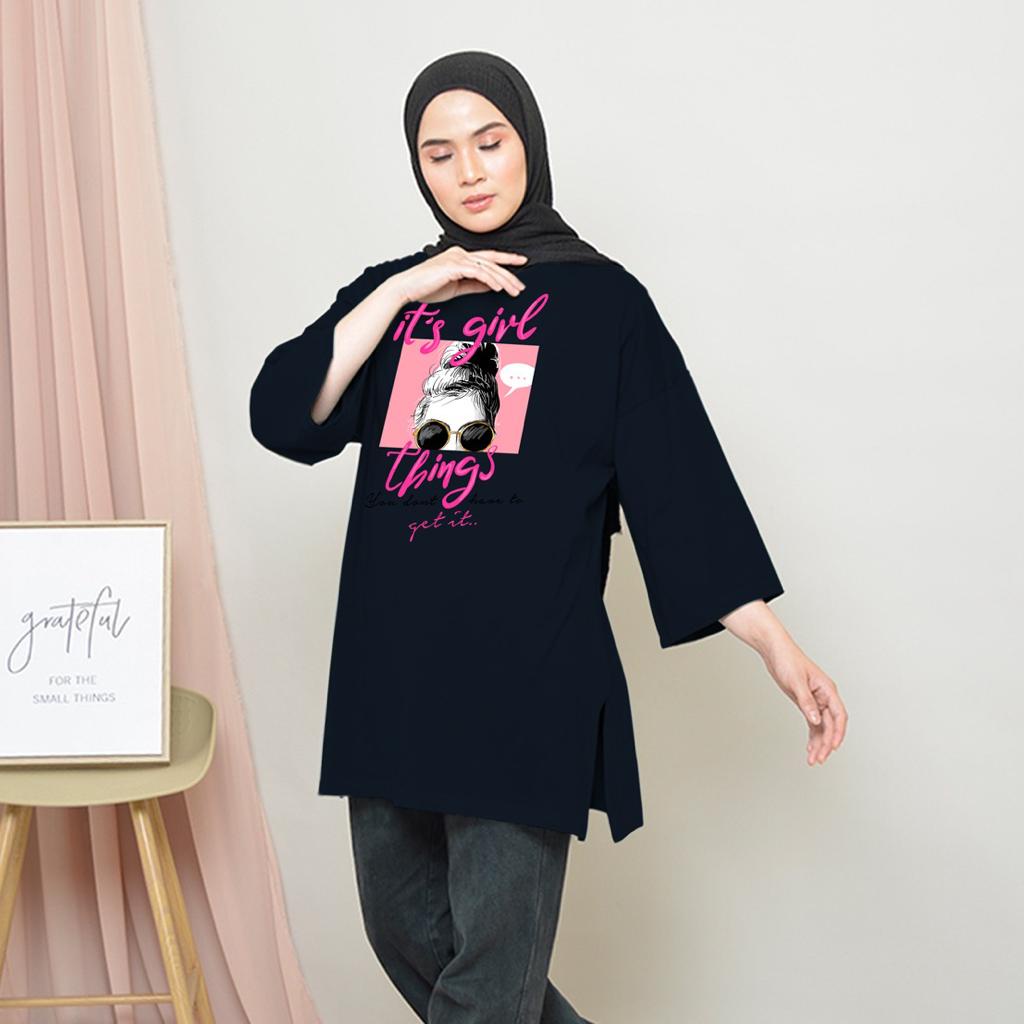 KAOS OVERSIZE TOP HIJAB WANITA BASIC DTF ITS GIRLS / OVERSIZE SLIT BLOUSE DIGITAL PRINT