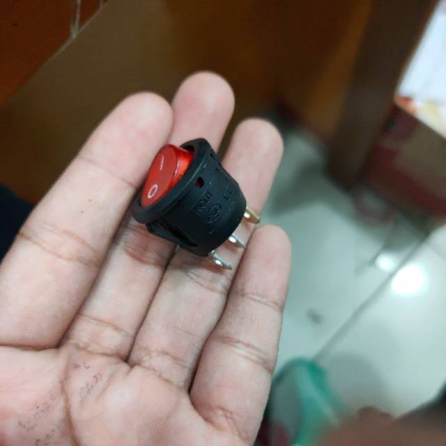 Saklar 3p bulat ada lampu