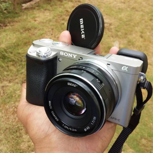 Kamera Mirorrless Sony A6000 Lensa Fix Meike 35mm f1.7 Murah