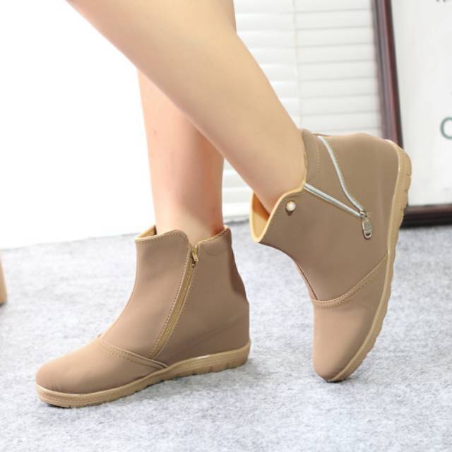 Sepatu boots wedges bsk 13