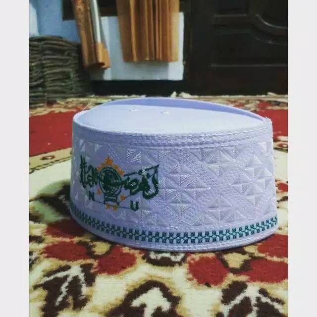 Peci NU putih cocok untuk seragam hadroh