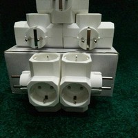 BROCO 13830 STD 3-Way Adapter Plug 16A 250V White - Steker T Arde