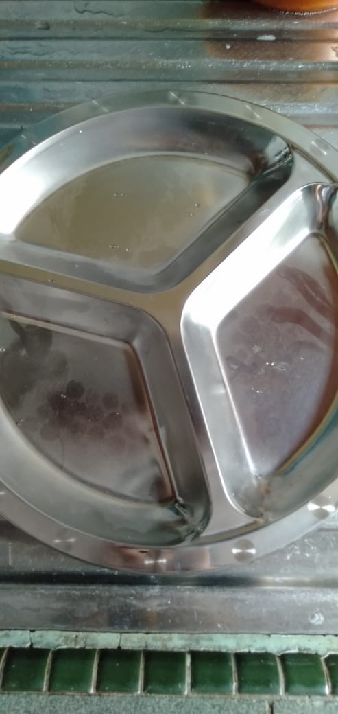 Piring Makan Bentuk Bulat Bahan Stainless Steel Dengan 3 Sekat Ukuran 22 / 24 / 26cm