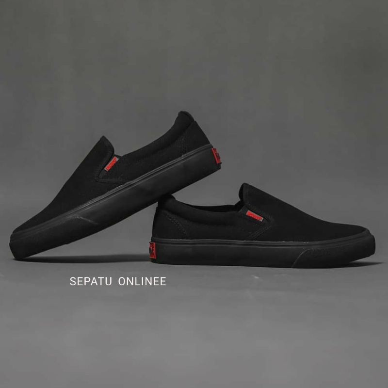 Warrior Arthur All Black Slip On sepatu warior fullblack