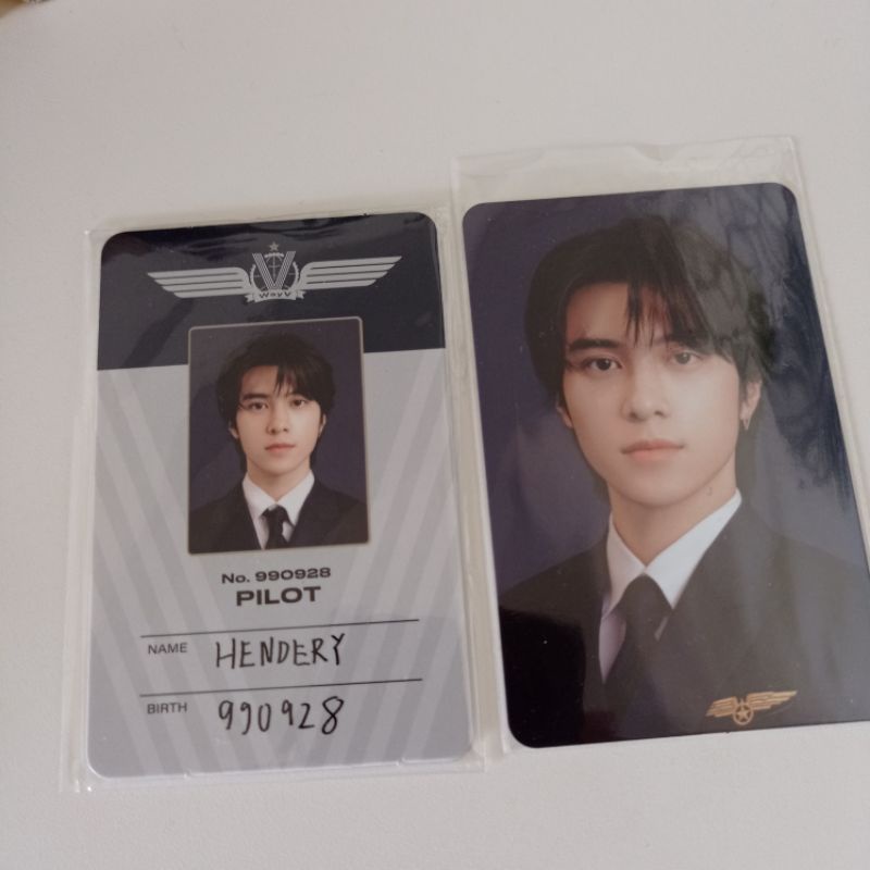 HENDERY PILOT SET ID CARD + BENE SMTOWN SEASON GREETING 2022 SG22