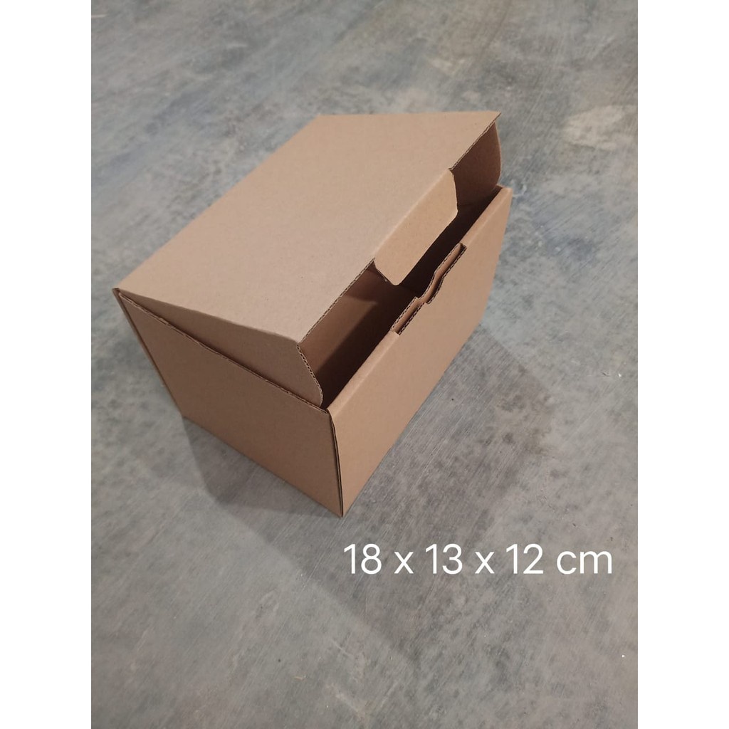 

Kardus Uk. 18 x 13 x 12 cm.... Die Cut kotak Kue, snack -aksesoris-dll model box pizza