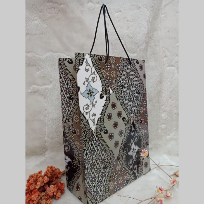 

paperbag laminasi. harga untuk 12 pcs