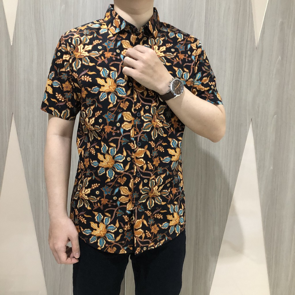 [GRIDLINE - S078 Black &amp; Navy] Kemeja Batik Slimfit Pria Katun Lengan Pendek Floral Kantor M-XXL