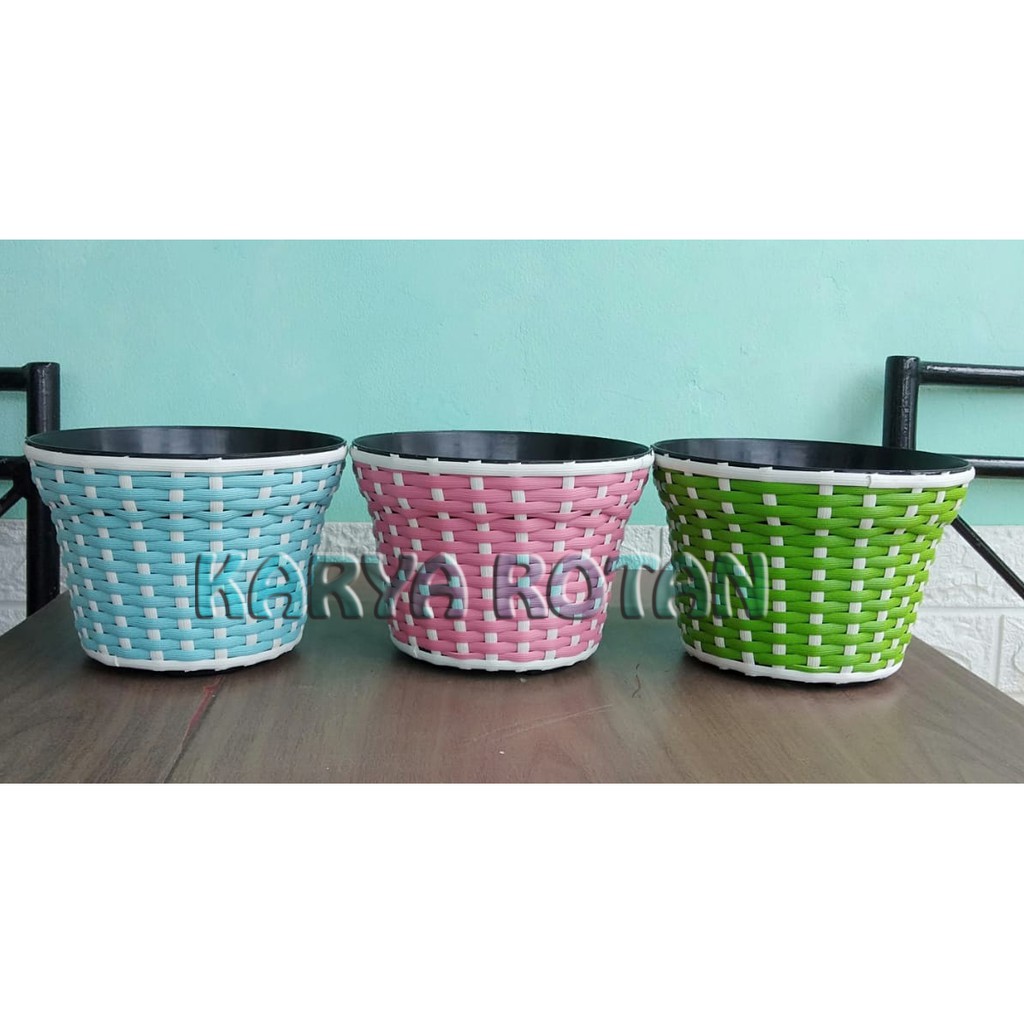 Pot Bunga Anyam Rotan Sintetis D20