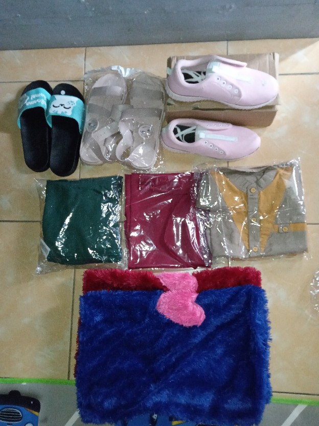 Sarung Bantal Bulu Rasfur / Sarung Bantal Bulu Motif Love / Sarung Bantal Bulu Murah