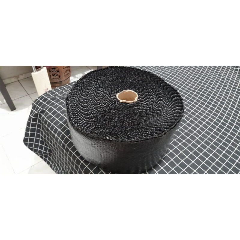 

BUBBLE WRAP 20CM X 50M WARNA HITAM DAN PUTIH (RANDOM)