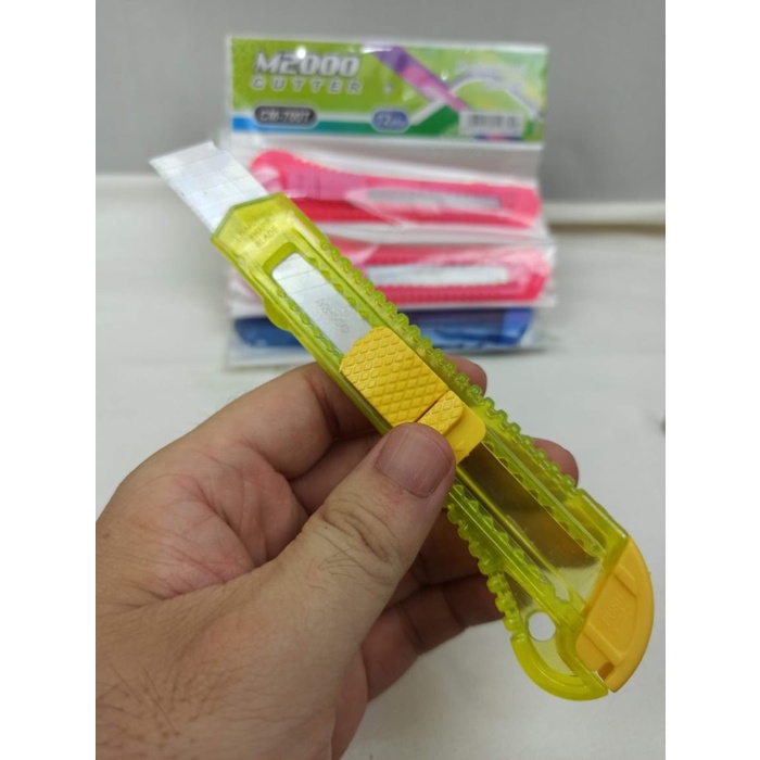 

Nikmati Cutter Besar 12 Pcs Or 1 Renceng Pisau Cutter Besar M2000 Original Bagus