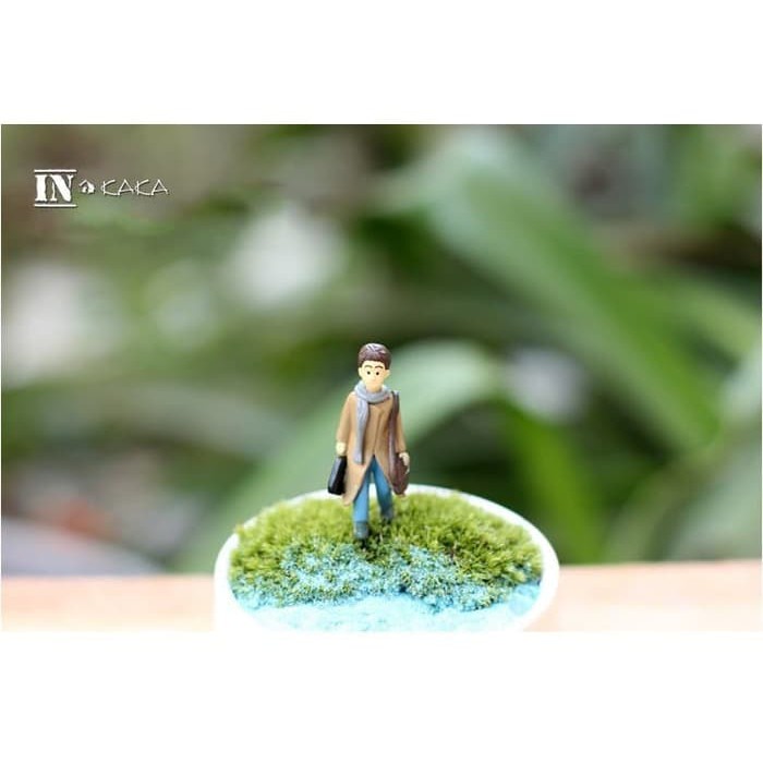 Miniatures - Man and Woman Traveler (1pcs)