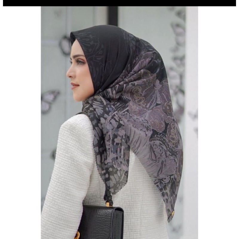 buttonscraves farsha black new..