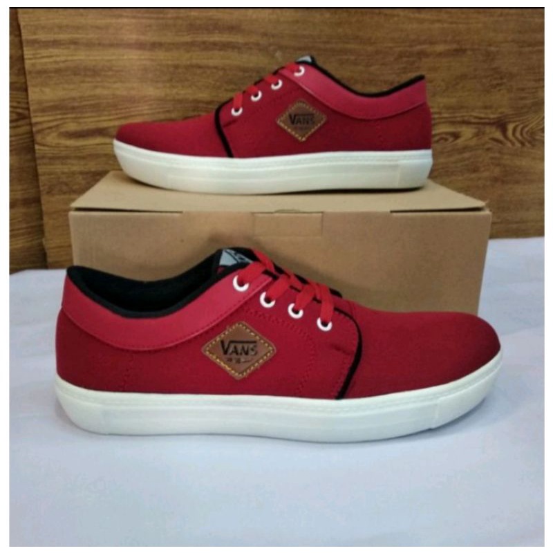 Sepatu sneaker kasual pria sepatu vans sepatu cowok trendy murah