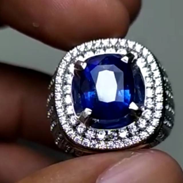 Royal blue safir