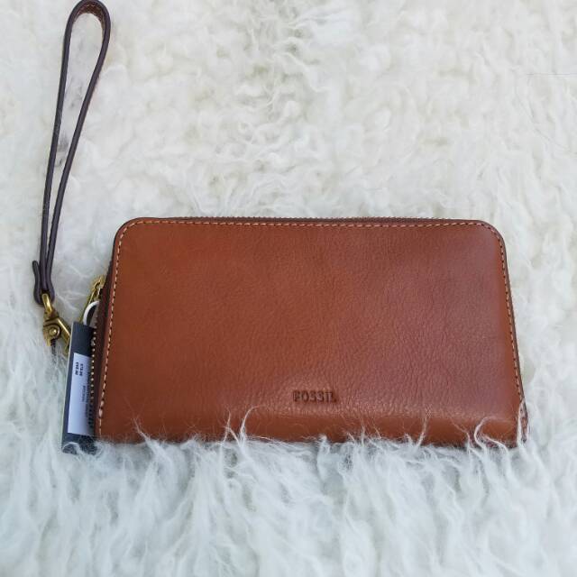 Fossil wallet medium