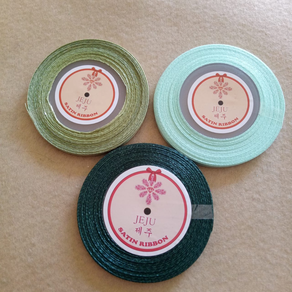 

Pita satin 1/4 atau 0,95cm /rol