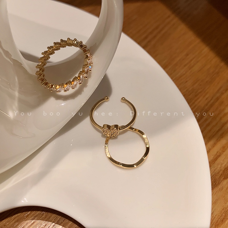 3pcs / Set Cincin Bahan Alloy Warna Gold Desain Hati Hias Berlian Imitasi Gaya Simple Untuk Wanita