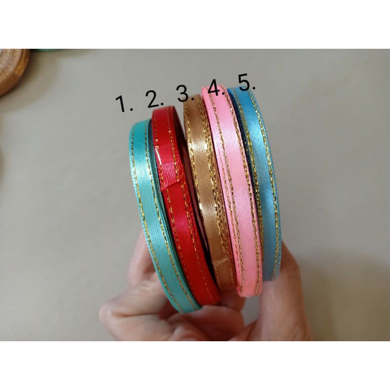 

Pita Satin Pinggiran Emas 1/4 inch 0.6cm