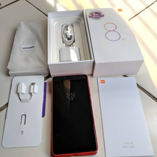 Xiaomi Mi 8 SE 6/64GB  Red Garansi Fullset Mulus No Minus
