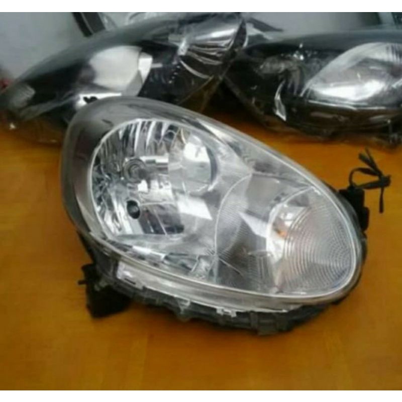 Headlamp lampu depan Nissan March 2011