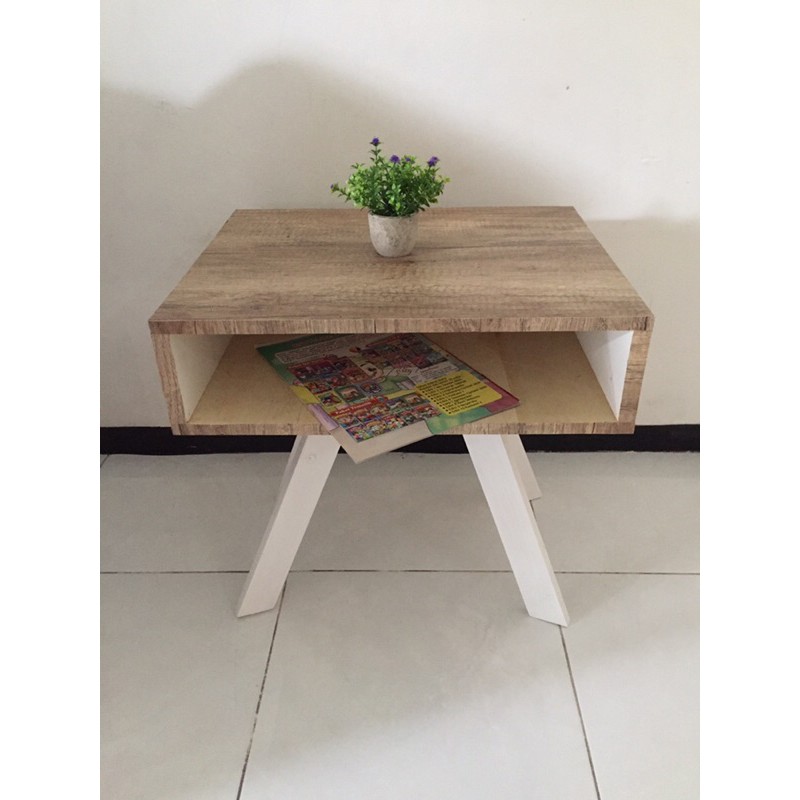 Meja Kayu Sisi kotak Minimalis