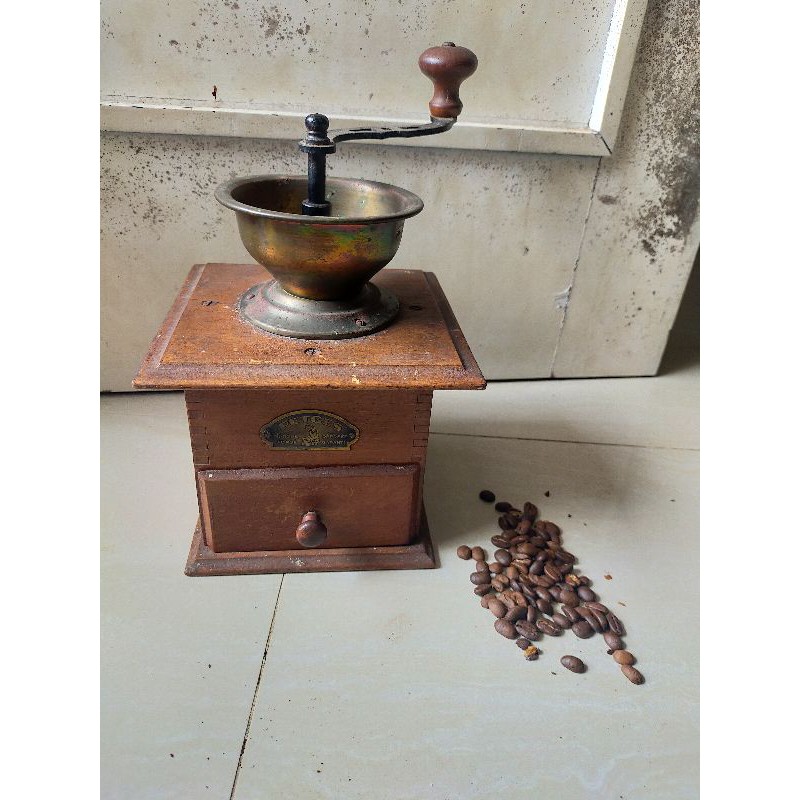 Gilingan kopi PETGES made in Belgia  tua kuno unik antik original not sponge