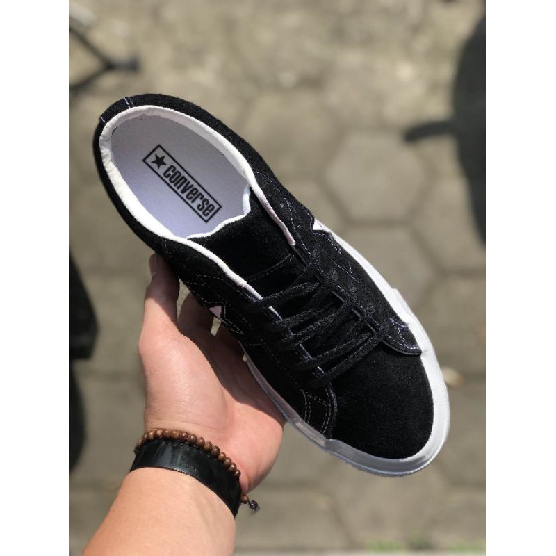 ONE STAR BLACK WHITE
