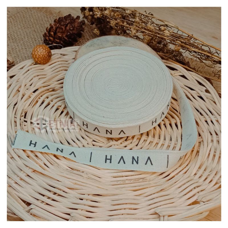 

LABEL PITERBAN - Label murah berkualitas Ukuran 1CM / 1,5 CM Panjang 45 Meter