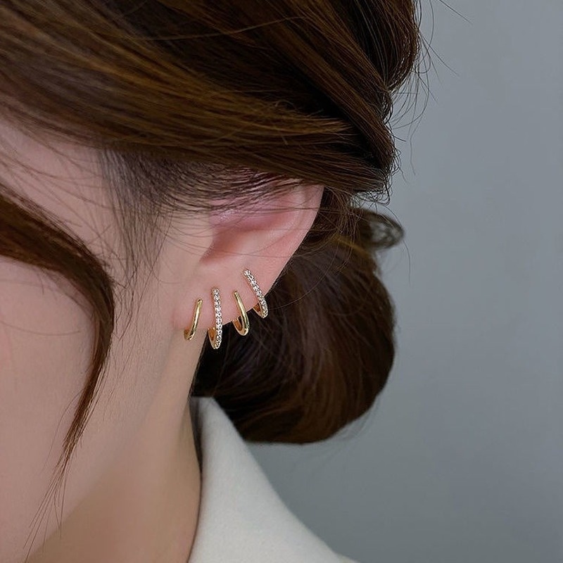 1 Pasang Anting Giwang Lapis Gold Bentuk U Geometris Dengan Berlian Imitasi Untuk Wanita