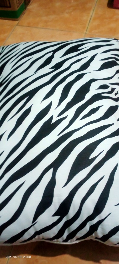 Zebra - Bantal Tidur Dan Guling Motif Zebra Standar Hotel Friamart